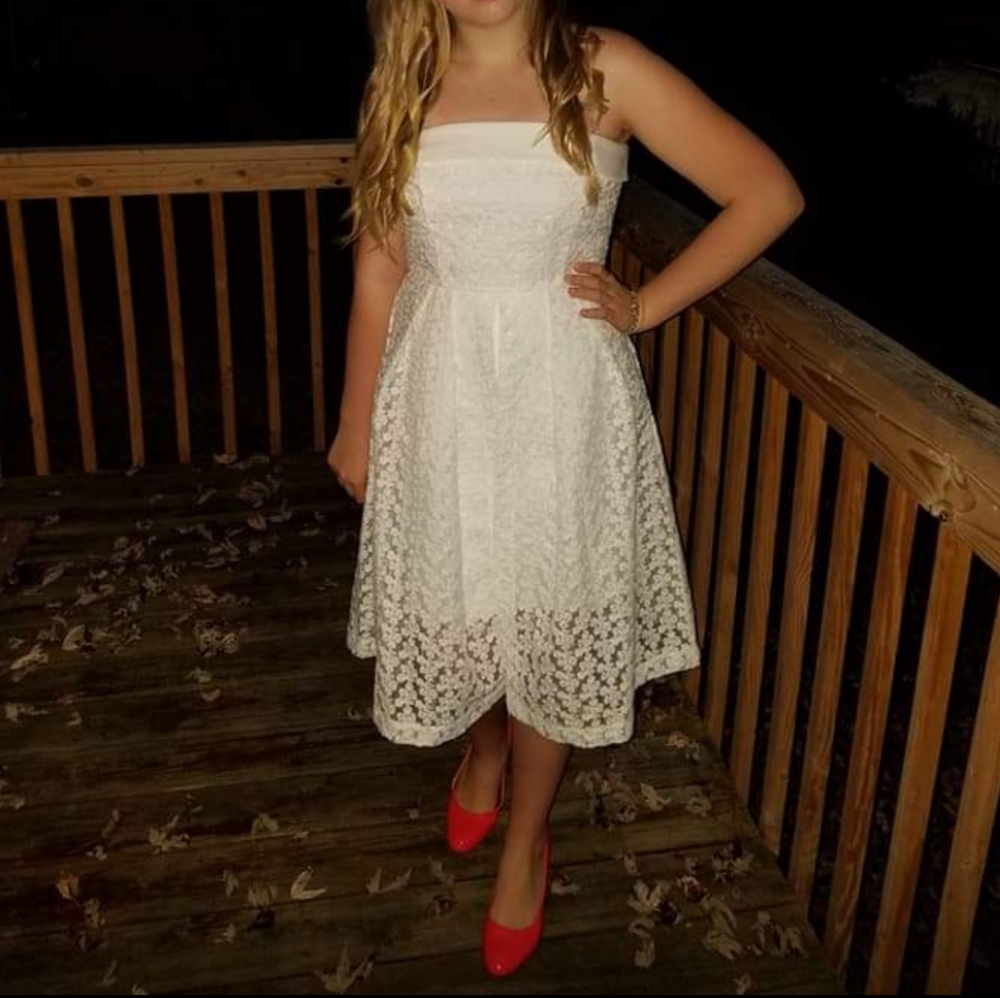 ADORABLE white high low dress size med.